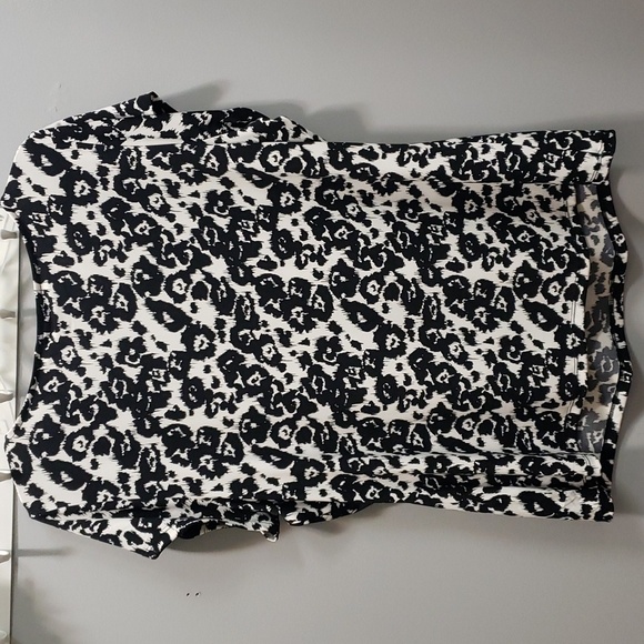 Worthington Short Sleeve Scoop Neck Ivory with Black Design Top, 1X - Picture 6 of 6